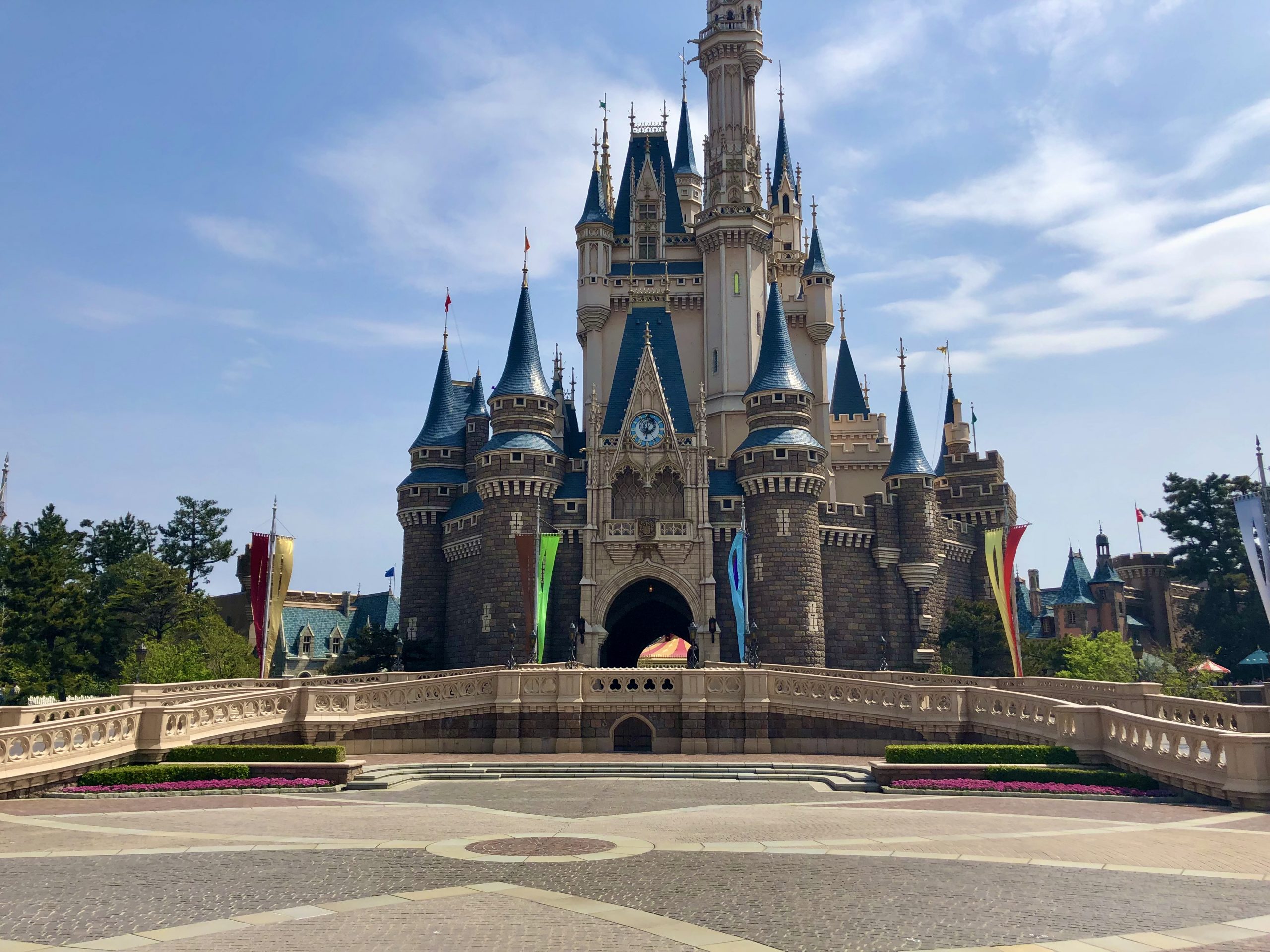 Foto daftar atraksi Tokyo Disney Resort