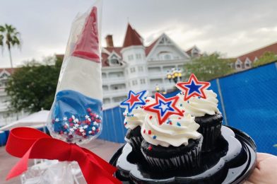 REVIEW: New Red, White, and Blue Blondie Bomb Pop and Mickey’s 4th of July Chocolate Cupcakes at Disney’s Grand Floridian Resort