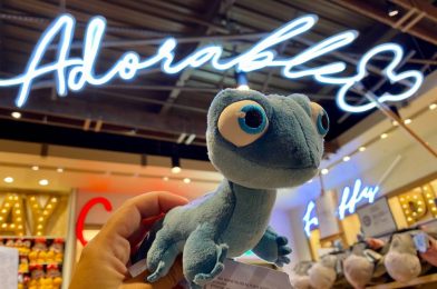 PHOTOS: New “Frozen 2” Bruni Shoulder Plush is the Hottest New Accessory in Disney Springs