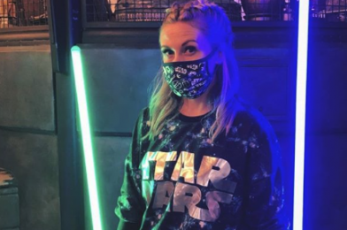 SURPRISE! A ‘Star Wars’ Star Visited Disney World to Introduce COLOR-CHANGING Lightsabers!