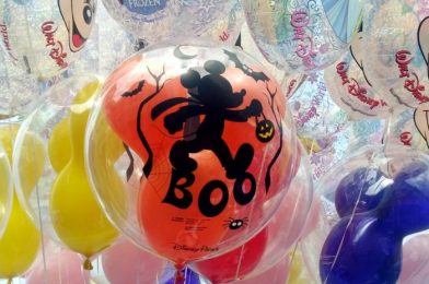 Review! Is this Halloween Cupcake in Disney World as Basic as its Name Suggests?