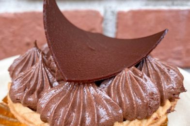REVIEW: A Popular Chocolate Dessert is BACK in EPCOT’s France Pavilion!