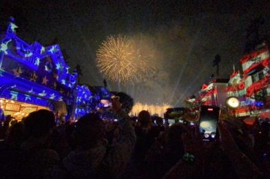 PHOTOS, VIDEO: Mickey’s Mix Magic Fireworks Return to Disneyland With Fourth of July End Tag