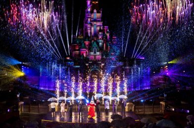 VIDEO: ‘Momentous’ Nighttime Spectacular Debuts at Hong Kong Disneyland