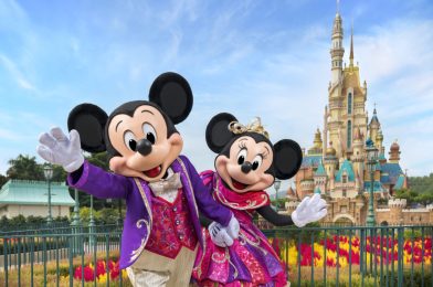BREAKING: Traditional Character Meet and Greets Without Physical Distancing Return to Hong Kong Disneyland