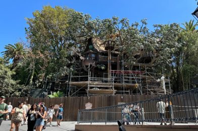 PHOTOS: Reimagined Adventureland Treehouse Revealed As Scrims and Scaffolding Removed at Disneyland Park