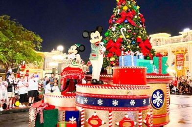 8 Things That Happen Behind the Scenes to Get Disney World Ready for the Holidays!