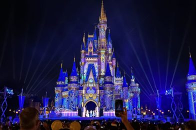 PHOTOS, VIDEO: ‘Frozen Holiday Surprise’ Show Debuts for Christmas 2023 at Magic Kingdom