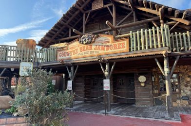 Sign Teasing New Country Bear Musical Jamboree Installed, New Castle Projectors Added Along the Moat at Disneyland Park & More: Daily Recap (1/27/24)