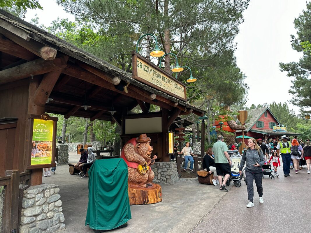 Big Al Statue with MagicBand+ Interaction Installed at Disney ...